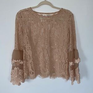 Lacey Bell Sleve Top. Size M